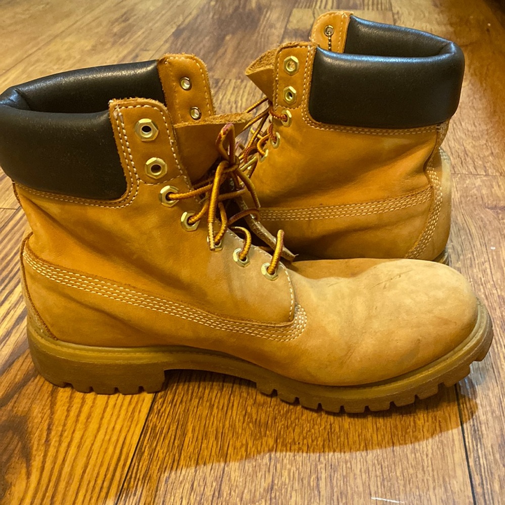 Mens Timberland boots. Size: 10
